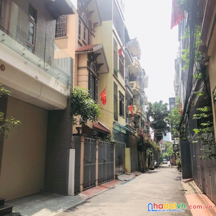 Nhà ngõ 9 trần quốc hoàn, cầu giấy, phân lô, gara, 95m2, mt 6.8m. giá 26 tỷ