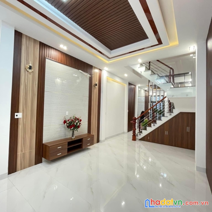 Dòng tiền 10 triệu/th, thống nhất 5,5 x 10m hẻm xe hơi