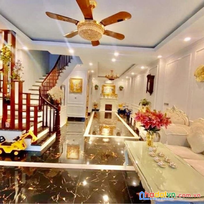 Bán gấp thái hà ô tô, kinh doanh, gấn phố dt40m,mt4m chỉ hơn 5 tỷ
