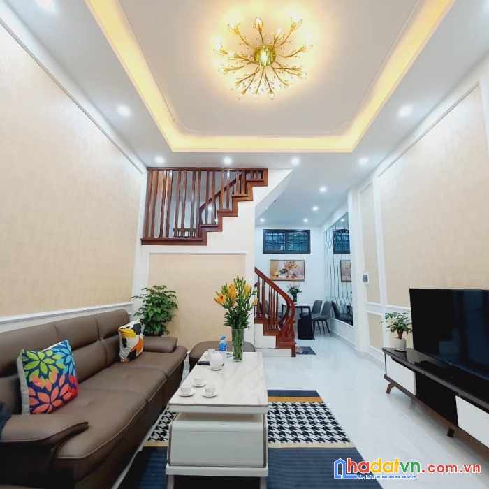 Nhà đẹp hoàng cầu ô tô, kinh doanh, gấn phố dt40m,mt4m chỉ hơn 5 tỷ