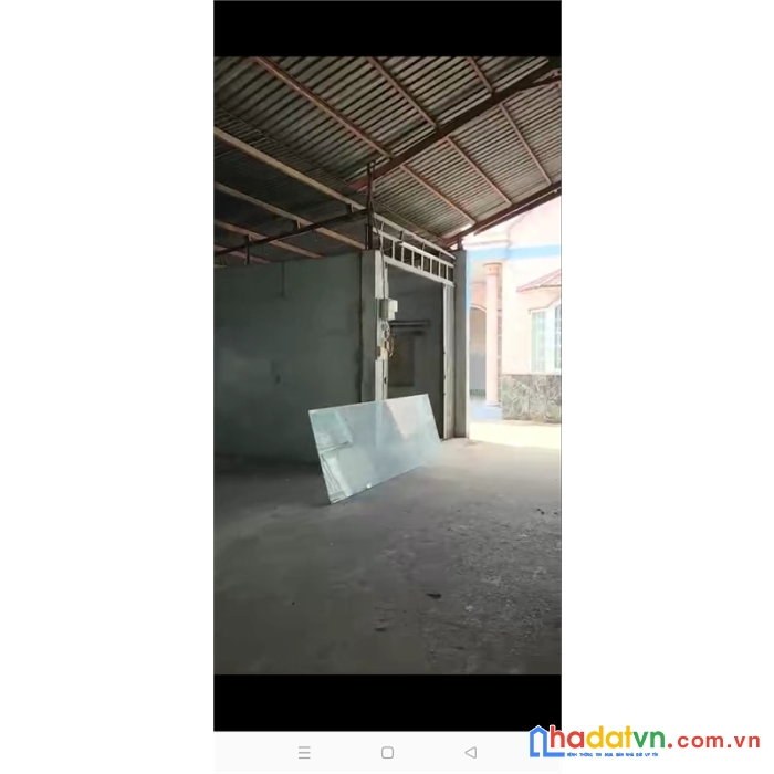 Bán xưởng 2 mặt tiền gồm 1 căn nhà và một xưởng phía trước, đường thông, xe  tải vào đến sân, 300m.giá 7.5 tỷ
