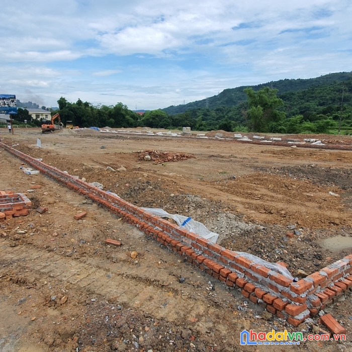 Bán suất liền kề 100m2 ngay mặt đường quốc lộ 6 dự án mông hóa – hòa bình.
l/h:0971748688