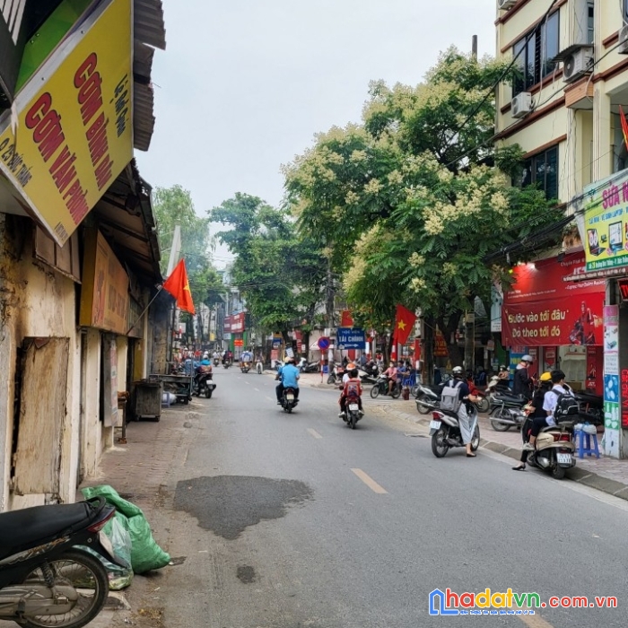Nhà rất hot đức thắng - bắc từ liêm,dt 64m2, mt 4,2m nhưng thực tế sử dụng là 130m2, giá chỉ 5,5 tỷ