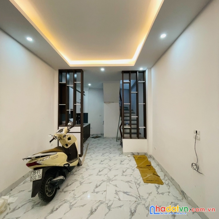 Bán nhà đẹp 40m2 phố hoàng quốc việt 20m ra ngõ ô tô nhỉnh 4 tỷ