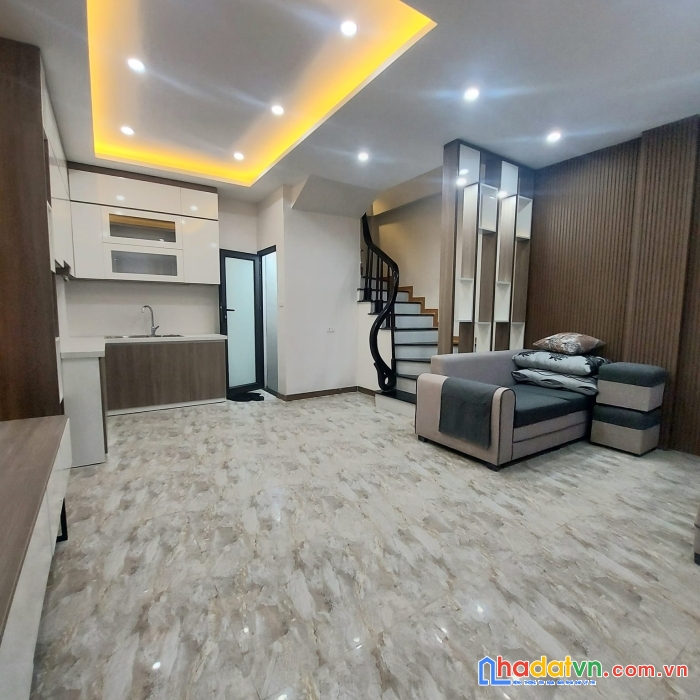 Bán nhà 5 tầng ngõ 3 thái hà, giá 4,2 tỷ