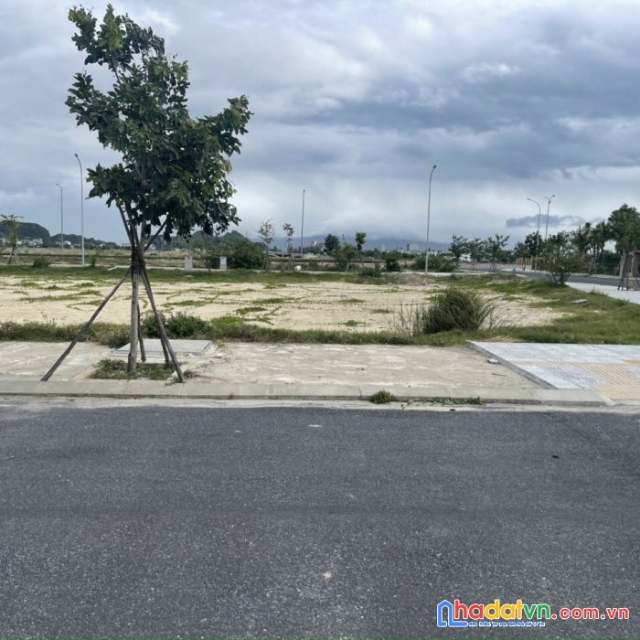 Bán nhanh lô 180m2 hướng nam fpt city đà nẵng