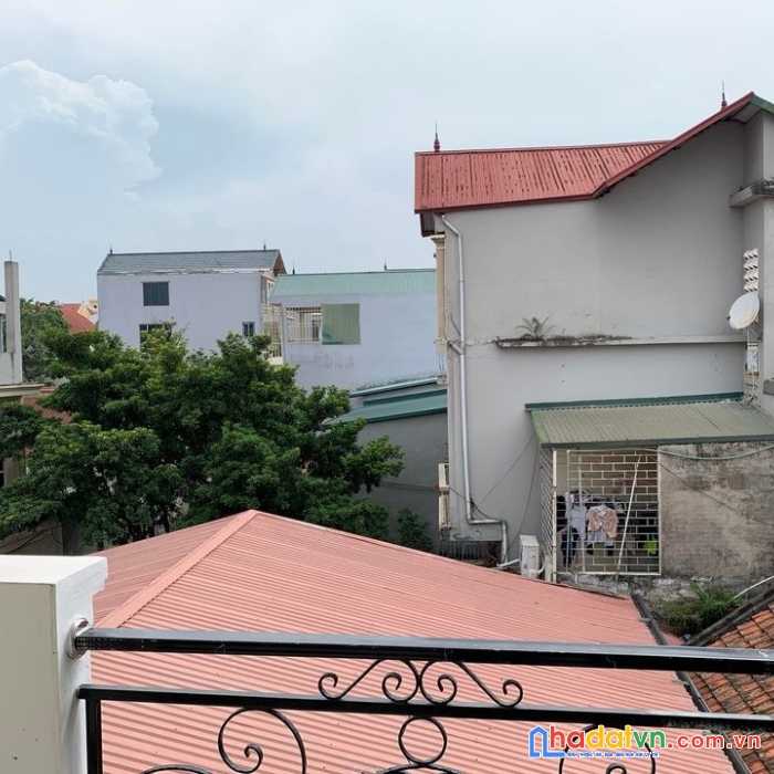 Nhà lạc long quân - 30m2 3 tầng 3 - ngủ đủ công năng 3tỷ5 – ô tô lùi cửa!