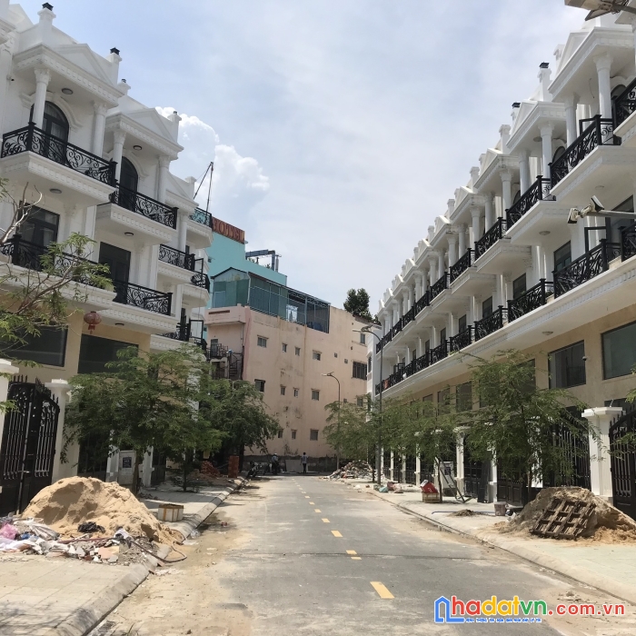 Cần bán gấp nhà phố ngay ngã tư ga quận 12 - giá bán chỉ 5.6ty/căn 60 m2 - giá rẻ nhất thị trường