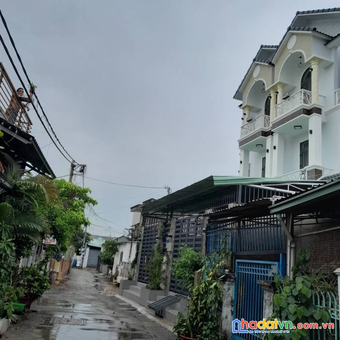 Bán nhà 2 mặt tiền_sát vạn phúc city_hẻm xe tải_sổ vuông vức full 131m2(ngang >7,5m)_chỉ 12,49 tỷ.