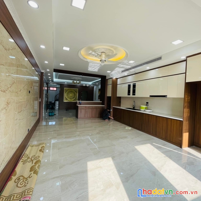 Bán nhà hoàng quốc việt 31 tỷ x 76m2 , mt 5m. kinh doanh, ô tô , đắc địa.