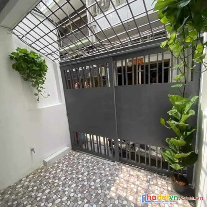 Nhà mới đẹp lung linh sát quận 1, không quy hoạch, 2 tầng giá 3 tỷ 65