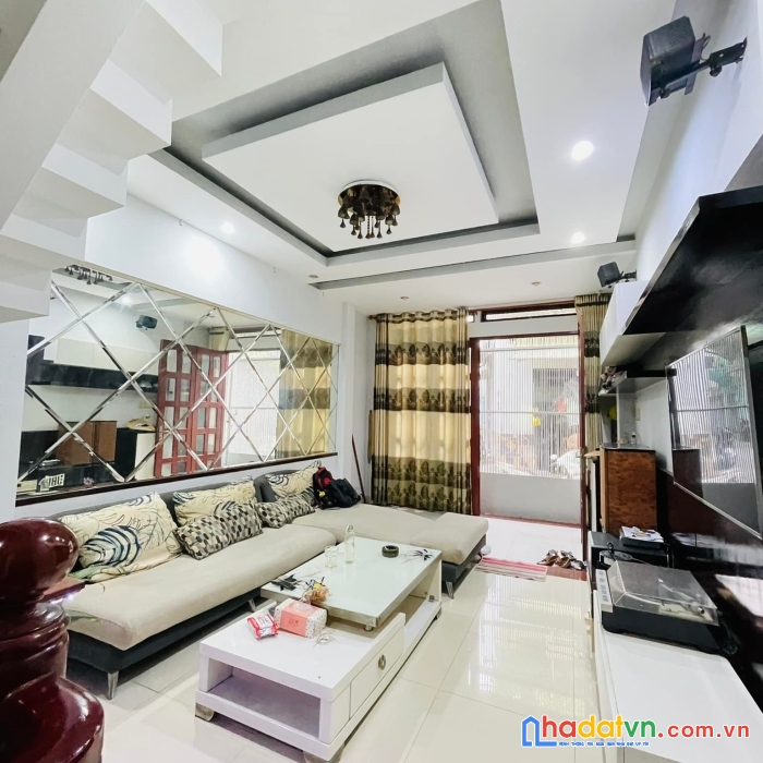 Bán nhà lạc long quân- hẻm xe hơi-140m2-4 tầng-nhỉnh 5 tỷ.