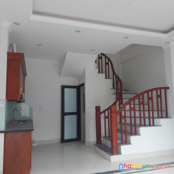 Bán nhà nguyễn văn linh, long biên, nhà mới ở ngay, 35m2*4t, 2.6 tỷ.

 

bán nhà nguyễn văn