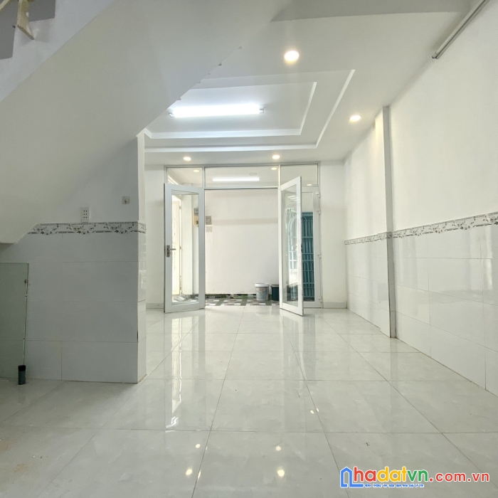 Bán nhà hẻm xe hơi cách mạng tháng tám, tân bình, 43m2, 2 tầng