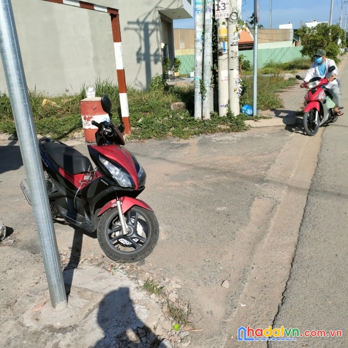 Chủ thiếu nợ ngân hàng cần bán gấp 2 lô đất full thổ cư (5x16)  liền kề gần chợ bình chánh (400m)