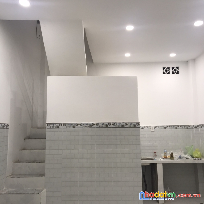 Kẹt tiền bán gấp nhà 1 lầu, 40m2, ngay vành đai 2, giá 1.88 tỷ, tt thủ đức