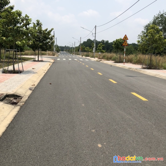 Bán 150m2 đất thổ góc 2 mt đường nhựa 9m ngay trung tâm hcm bình dương giá 1 tỷ