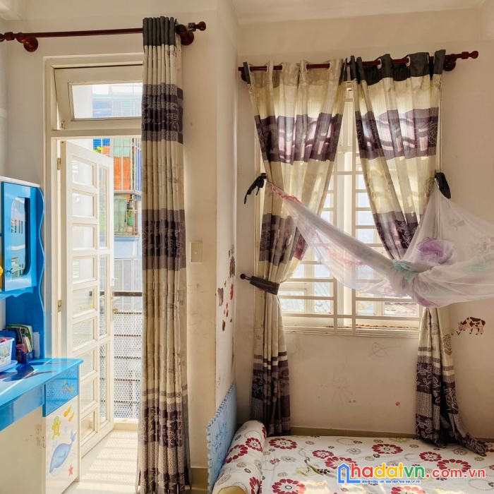 Nhà mới ở ngay lạc long quân-tân bình-dtsd 120m2-4 tầng- sát quận 10-3,95 tỷ