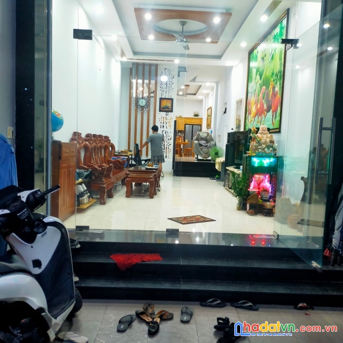 Bán nhà tân hòa đồng, ngõ 77 chiến lược,  chỉ 6.5 tỷ, 4.5x20m , oto để trong nhà.

nhà mới 4