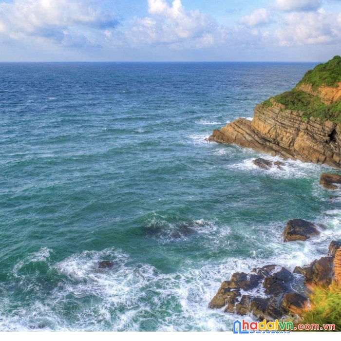 Đất nền cô tô nằm trục đường chính của đảo, view đẹp, kế bên bãi biển, đầu tư tăng giá cao. 