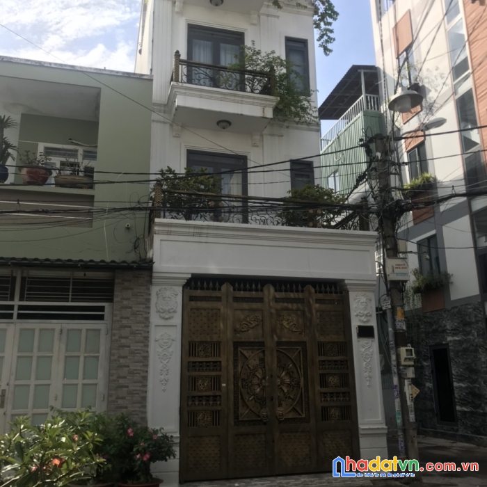 Bán gấp nhà thống nhất p15 gv dt khủng 4x18 xe hơi đậu trong nhà