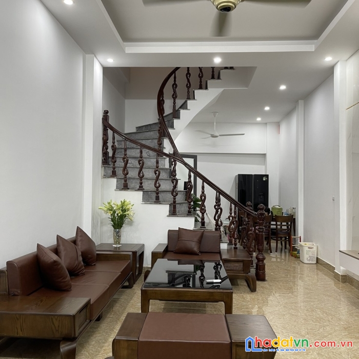 Bán nhà ngõ 2 phố nguyễn viết xuân dt 48m2, mt 4.2m, đường trải nhựa ô tô đỗ cửa. giá 4.85 tỷ