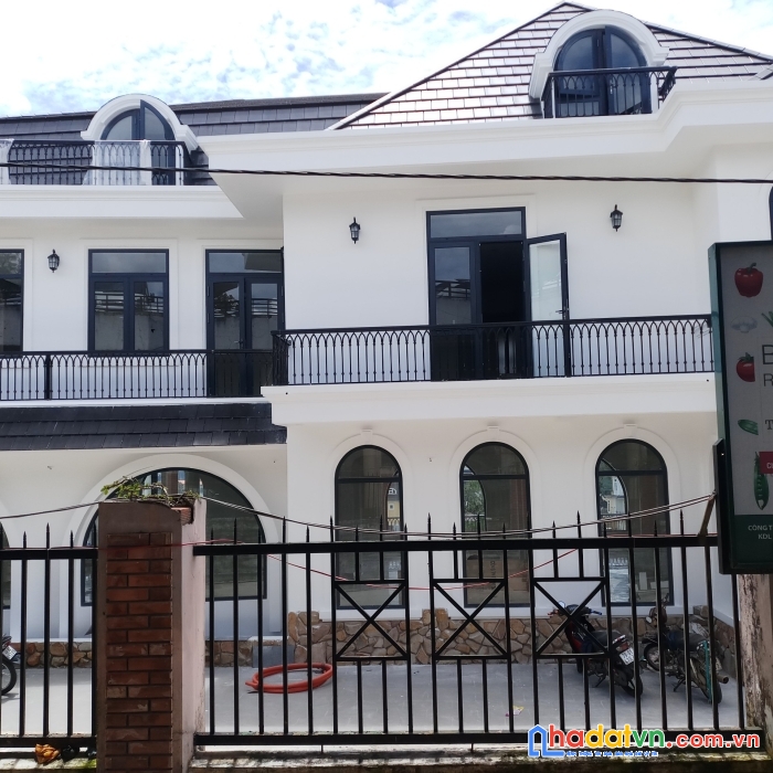 Cần bán khách sạn đang kinh doanh do về quê, 180m2 giá 38 tỷ