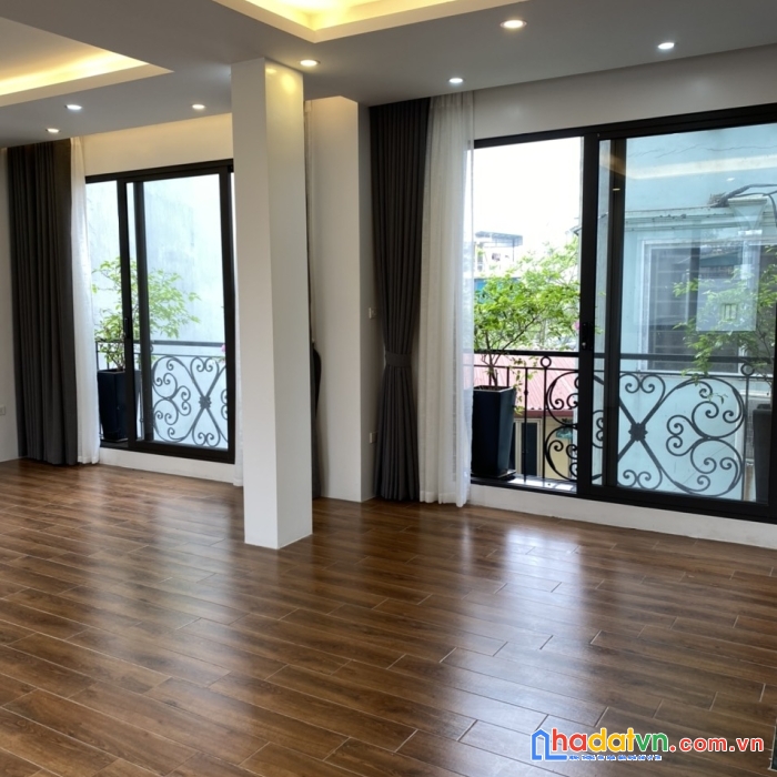 Bán nhà ngã tư lò đúc, trần khát chân hbt hn dt45m2x7t thang máy cách phố 1 nhà giá 8,8 tỷ