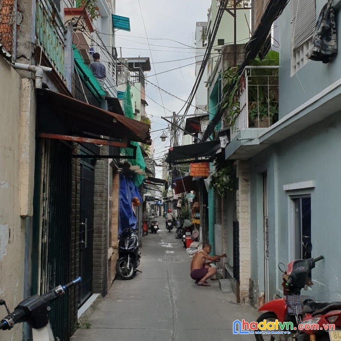Hẻm cách mặt tiền 20 m quận 4 giá nhà quá rẻ  dưới 1,8 tỷ