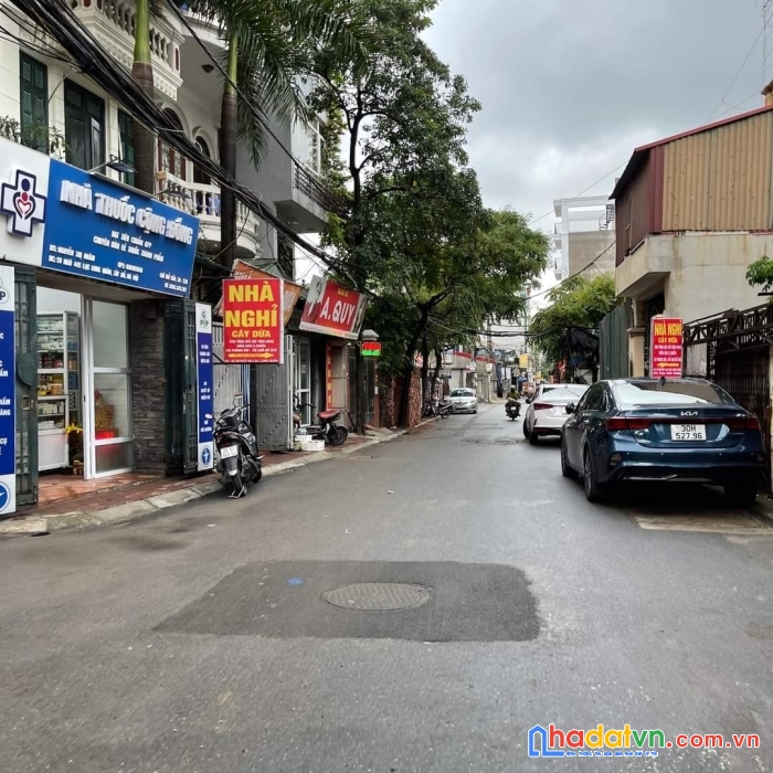 Bán nhà mặt ngõ víp nhất nhì lạc long quân. ngõ thông. ô tô tránh. kinh doanh sầm uất.