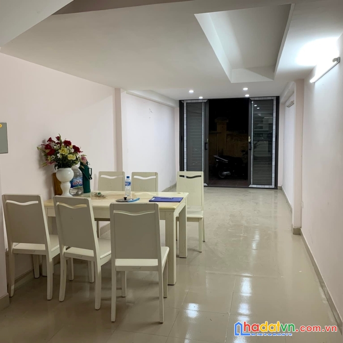 Bán nhà đường đàm quang trung, long biên, 42m, 5 tầng, giá 5.1 tỷ, ô tô, full nội thất, gara ô tô
