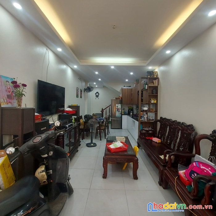 Tôi cần bán nhà tự xây tại ngõ 195/16 vũ xuân thiều 34m2x5 tầng, khu tt quân đội, cách 10m ngõ ô