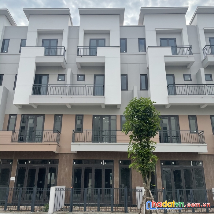 Chính chủ cần tiền bán gấp nhà phố 4 tầng chỉ 5 tỷ xxx kinh doanh sầm uất tại thành phố từ sơn
