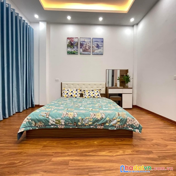 Bán nhà ngọc lâm, s37m, 5t, giá 4  tỷ, gần ô tô, 2 thoáng, an sinh cao,0889388683.