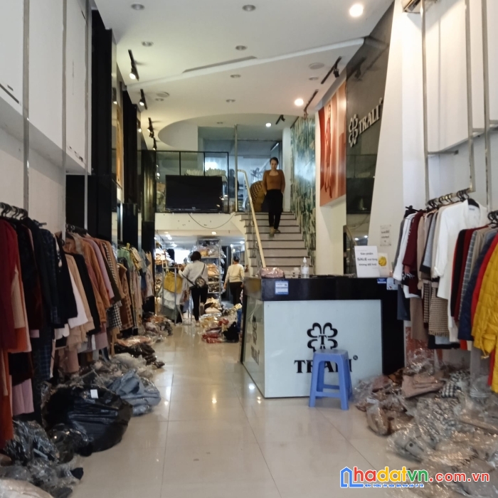 Mặt phố hàng muối, hoàn kiếm, 2 mặt phố, mặt tiền 5m, 65m2. giá 33 tỷ.
