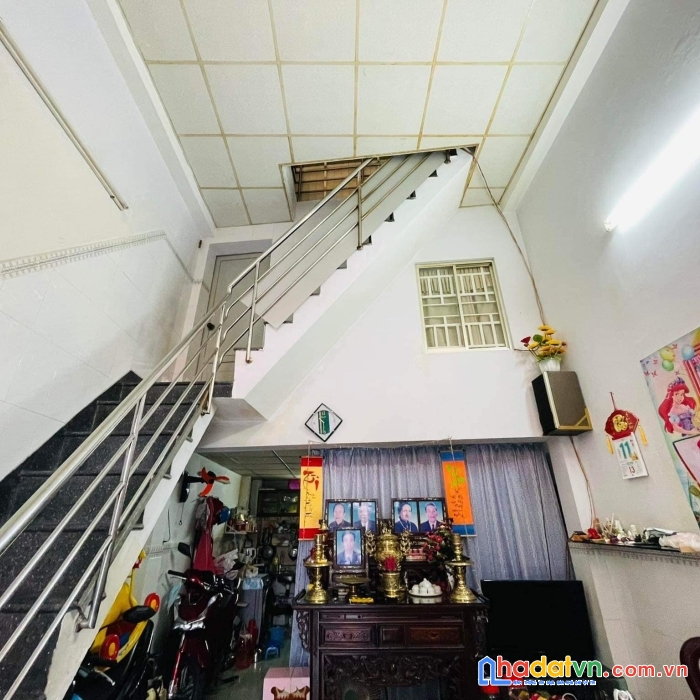 Bán nhà lạc long quân-34m2-4 tầng-hẻm thông-4,45 tỷ.