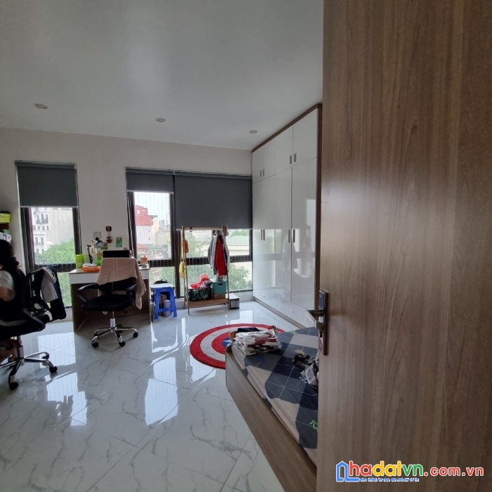 Bán nhà gấp trần thái tông 150m2, 4 tầng, mt 20m, giá 18,5 tỷ.