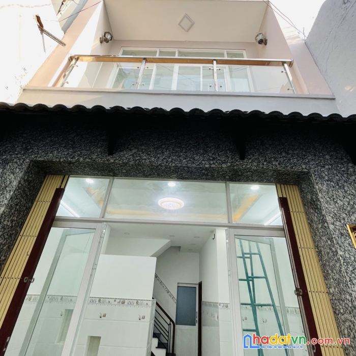 Bán nhà giá rẻ 30m2-chỉ 3 tỷ-3 tầng-5pn đường kinh dương vương