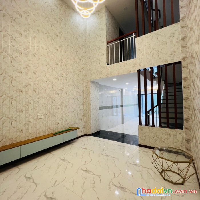 Nhà mới xây 5 tầng gần chợ an nhơn chỉ hơn 6 tỷ