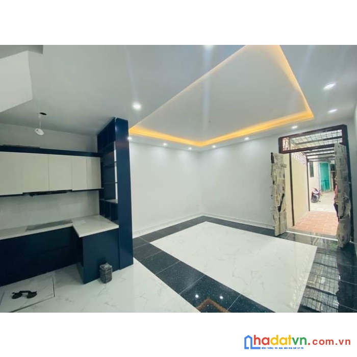 Bán nhà tây sơn 40m 5t..4.3 tỷ.giáp ngã tư sơ oto đỗ cửa