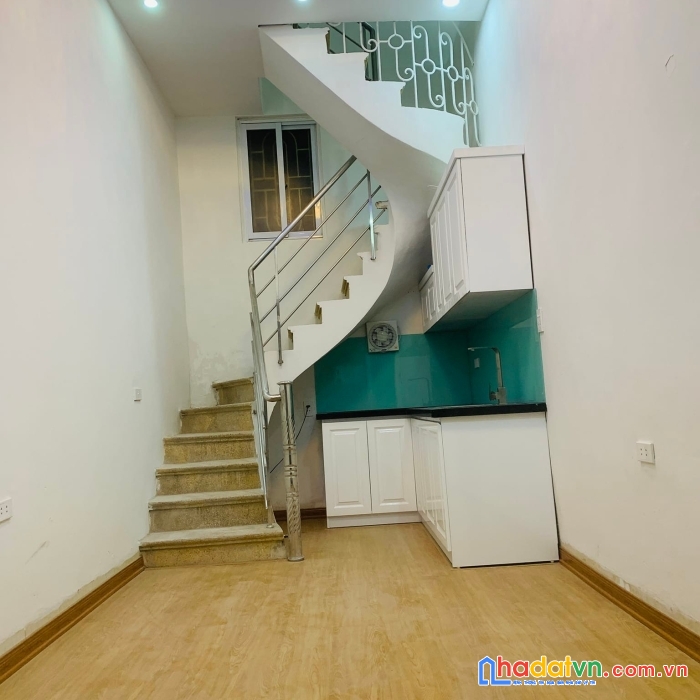 Bán nhà phố đội cấn, 8 phút ra hồ tây, giá 2.4 tỷ (có tl)