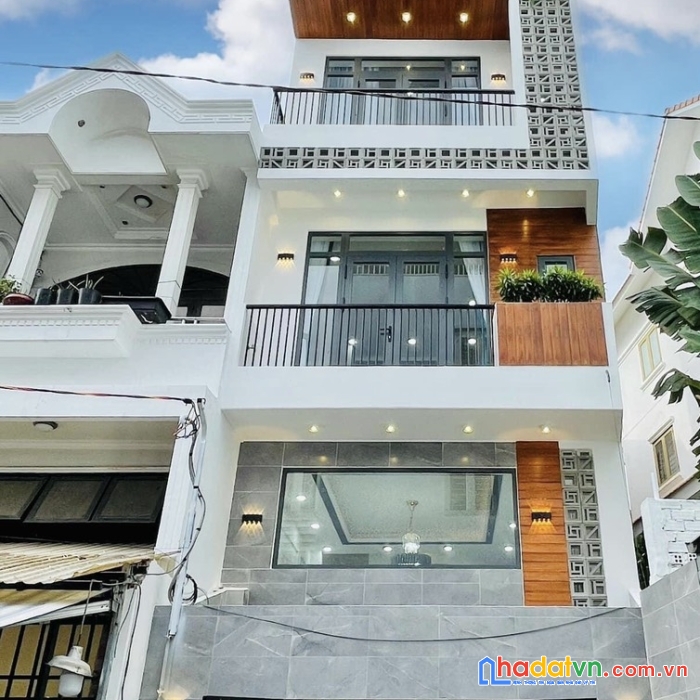 Bán nhà phố cổ linh, 52m2  ô tô đỗ cửa - hàng xóm aeon, nhỉnh 5 tỷ