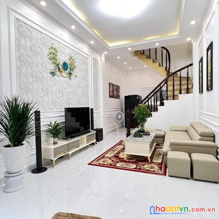 Chính chủ nhờ bán nhà ngọc thụy 45m2 5t 5 tỷ. ô tô vào nhà,nhà đẹp, phân lô.