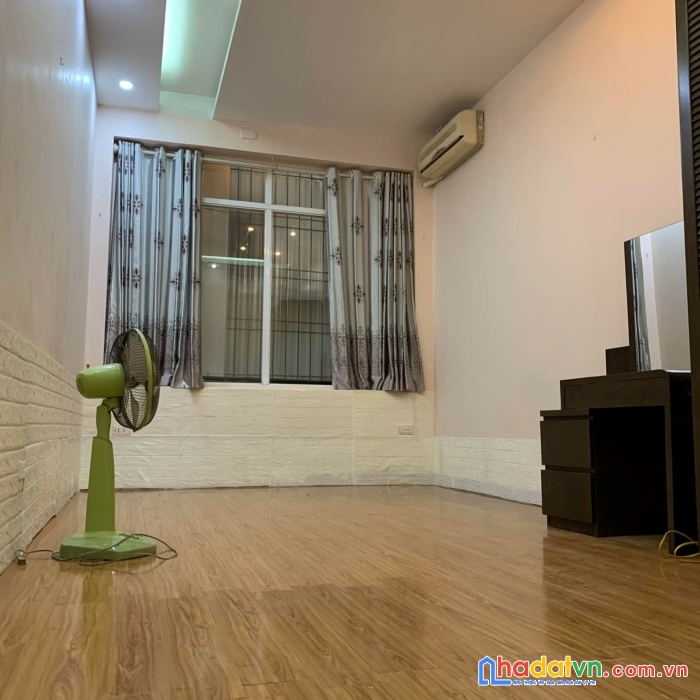 Bán gấp nhà dt 35m2 5t mt3.6 giá 4 tỷ .