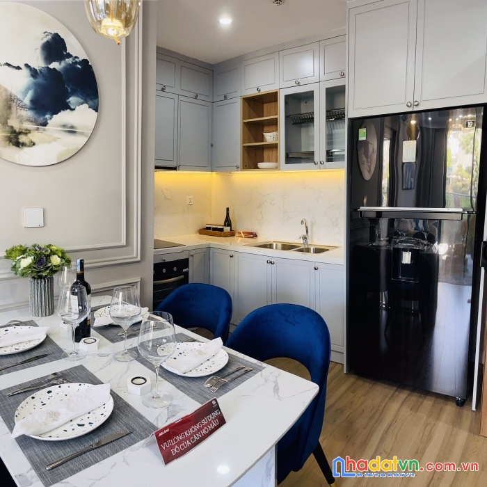 Chung cư 580 tr view vịnh đầy đủ nội thất thông minh , giữa trung tâm hạ long ( căn góc)