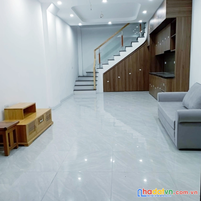 Cần bán nhà lạc long quân, tây hồ. ô tô đỗ cổng, nhà chủ tự xây mới đẹp, giá cực ngon.