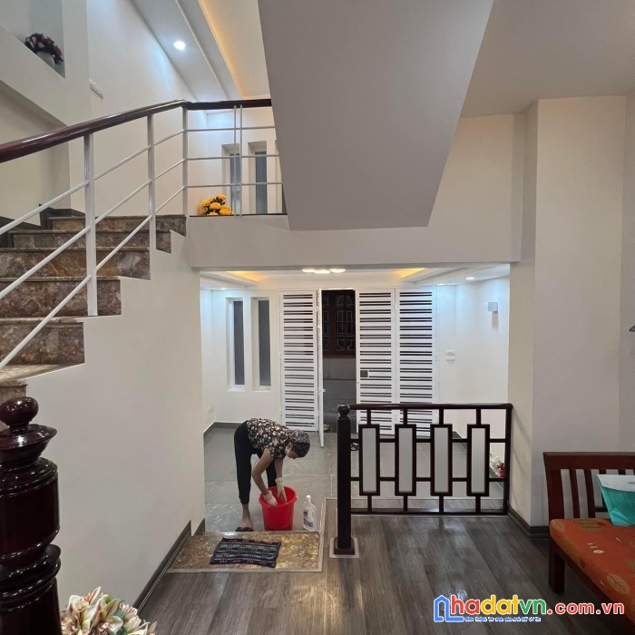 Bán nhà hoàng quốc việt-cầu giấy 55m2-giá 4.9 tỷ-cách ô tô chỉ 10m-ngõ rộng-an ninh
