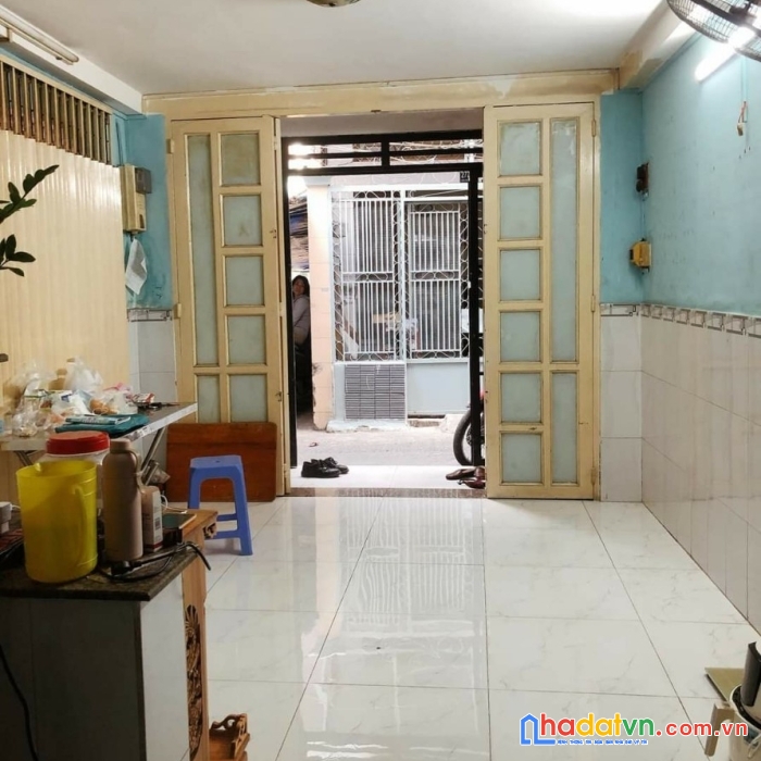 Mặt tiền cách hẻm 10m   rẻ đúc 3 tầng dưới 3,5 tỷ quận 4