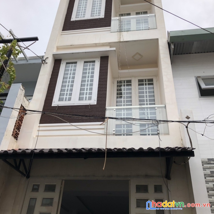Bán nhà lạc long quân chợ tân bình 5,2 tỷ. hxh cách mt 20m, 3 tầng  38m2 - cho thuê cao.