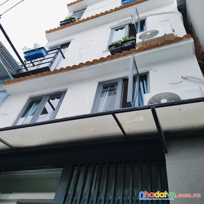 Kẹt tiền bán gấp nhà thích quảng đức chỉ 4,68 tỷ. dt 24m2, 4 tầng, thu nhập 12 triệu/tháng